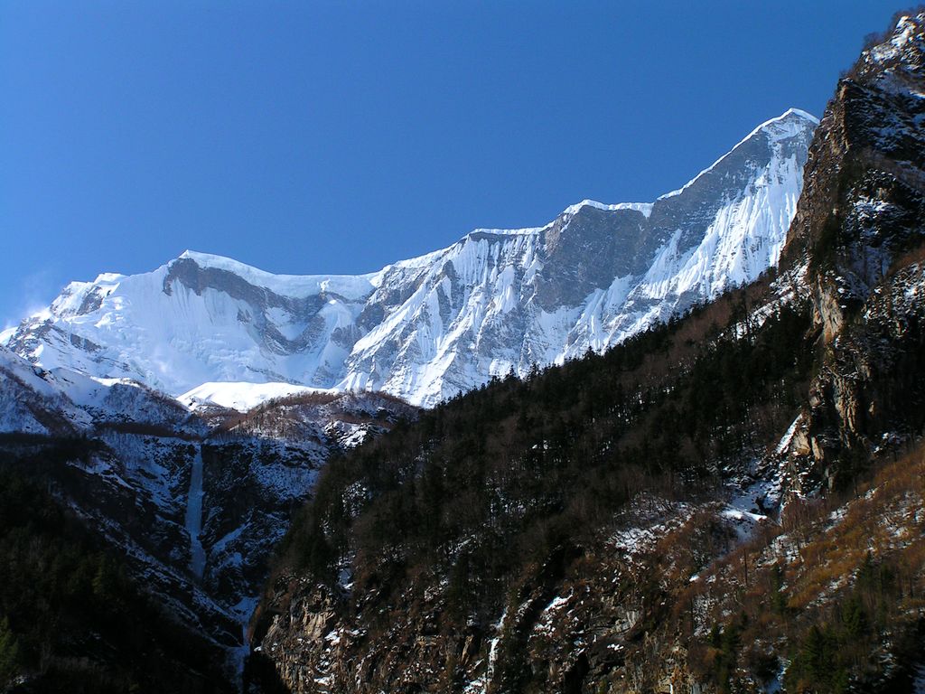 Nepal - trek to Chame 01