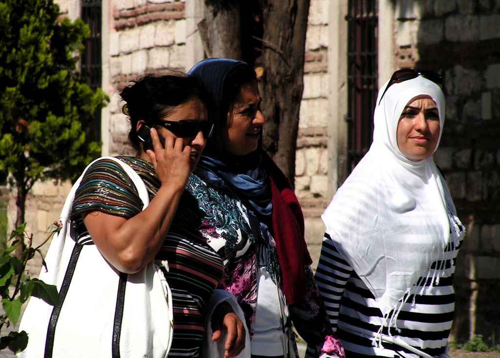 Turkey - Istanbul - Turkish women in Topkapi Palace
