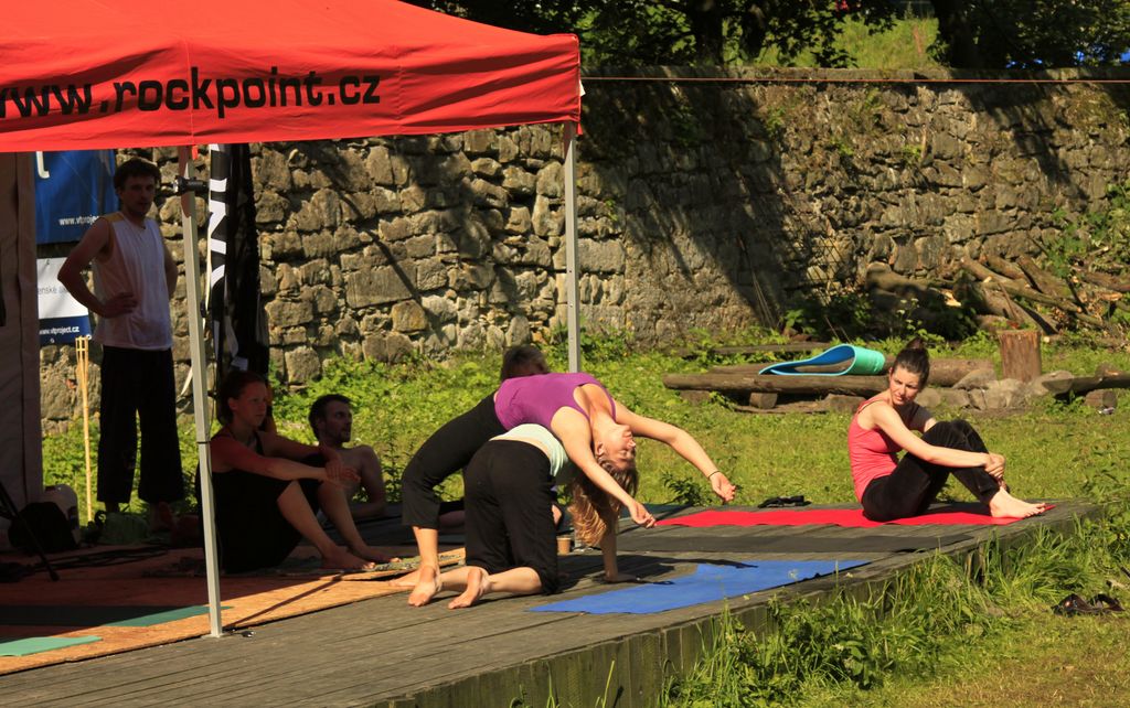 Czechia - Slackline festival - yoga session 14