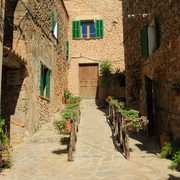 Valldemosa and the streets full of flowers