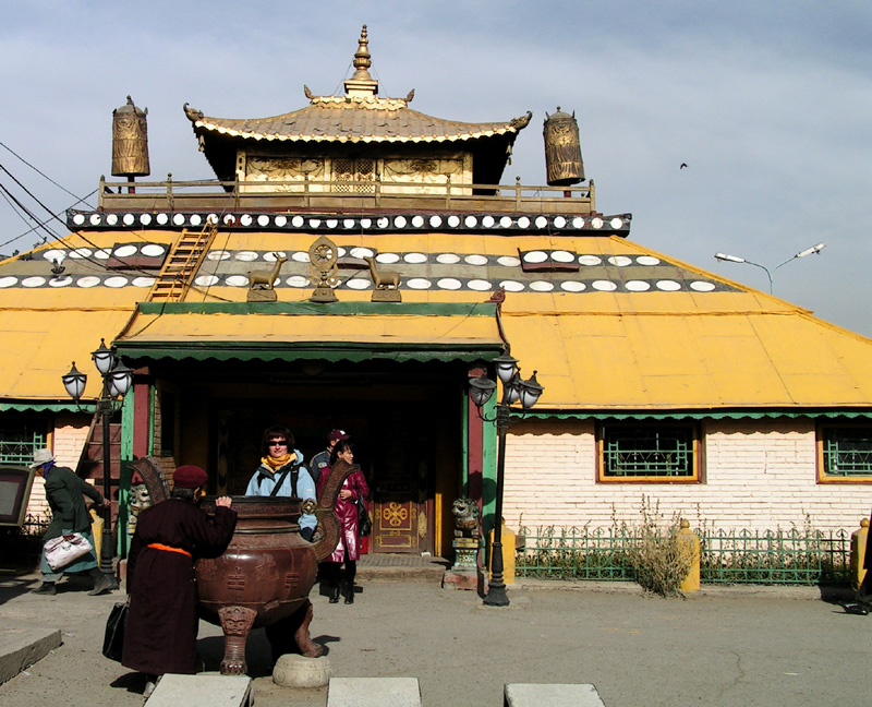 Ulaanbaatar - The Gandantegchinlen Monastery 12