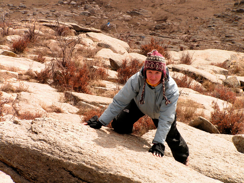 Paula climbing on a hill above Tsetserleg 01