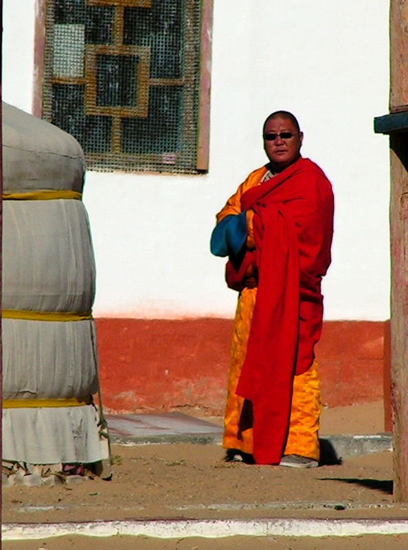Gobi - a monk in front of Khamaryn Monastery