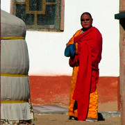Gobi - a monk in front of Khamaryn Monastery