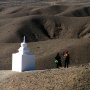 Gobi - woman waiting below the Black Mountain