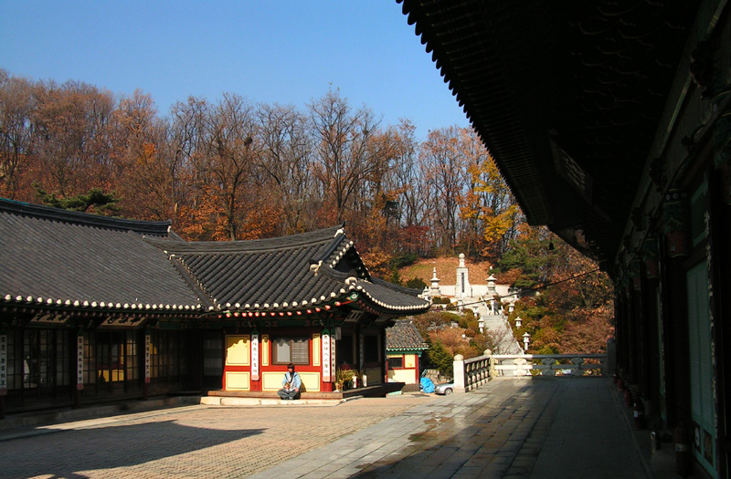 HwaGyeSa temple courtyard