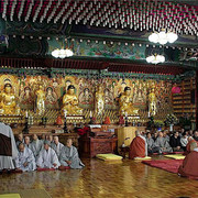 Korean monks in the main HwaGeySa hall