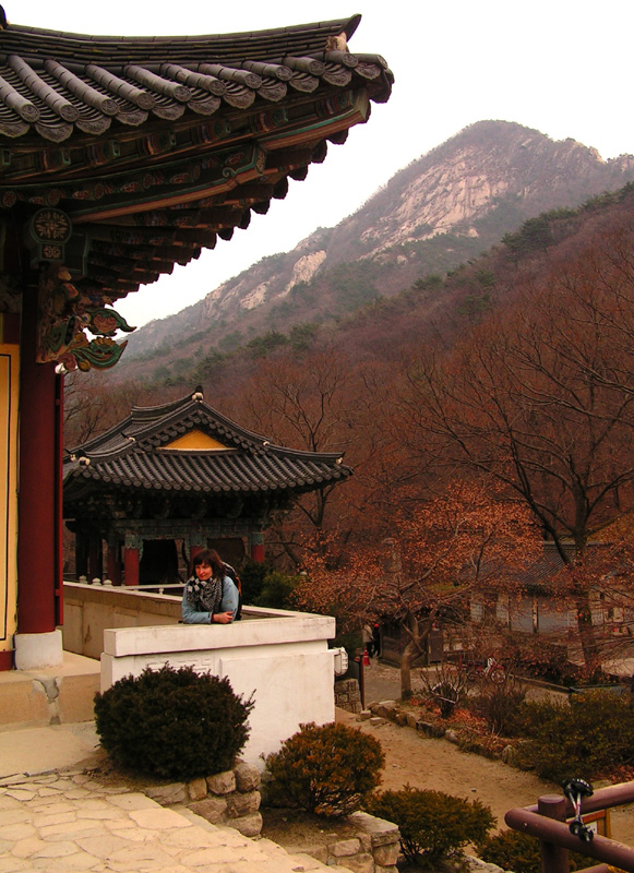 South Korea - Paula in a temple in Gyeryong-san