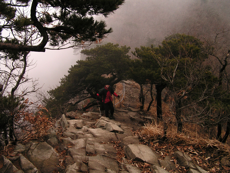 South Korea - trekking in Gyeryong-san mountain 23