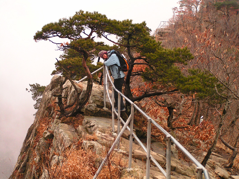 South Korea - trekking in Gyeryong-san mountain 24