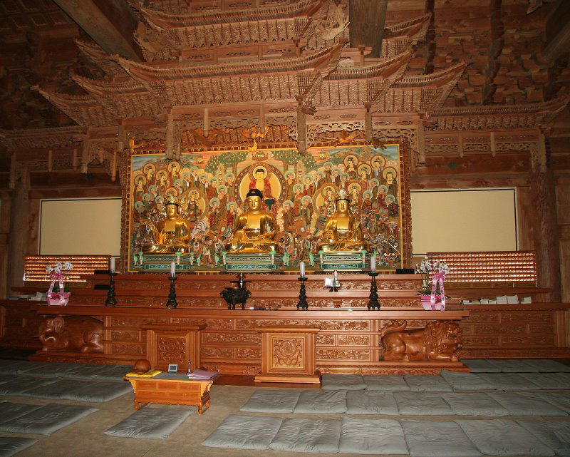 South Korea - inside the chanting hall in MuSangSa