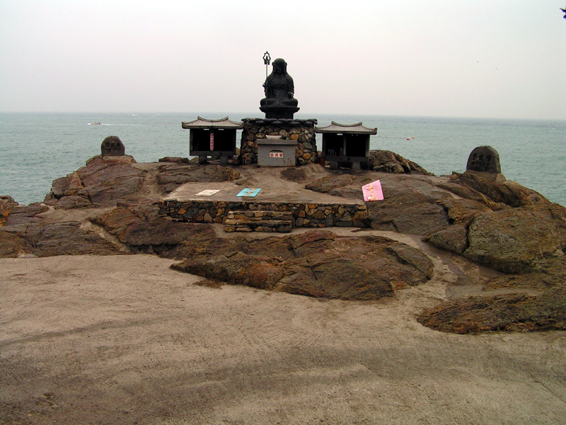 South Korea - Busan - Haedong Yonggunsa Temple 07