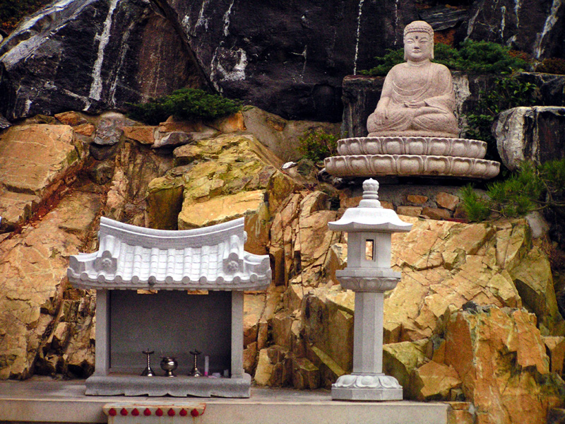 South Korea - Busan - Haedong Yonggunsa Temple 20