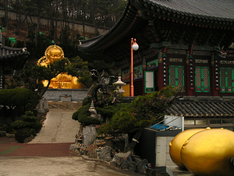 South Korea - Busan - Haedong Yonggunsa Temple 30