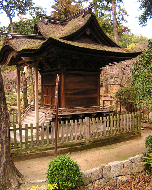 Japan - a Shinto Shrine in Fukuoka 02