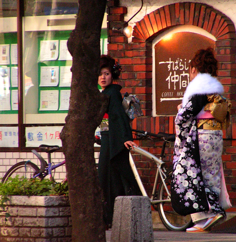 Japanese girls in the streets of Fukuoka