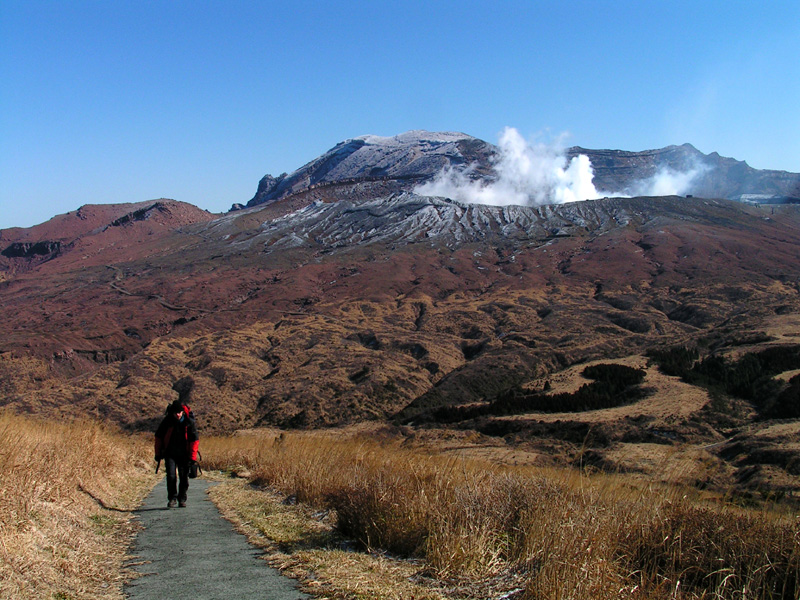 Japan - a trek around Mt. Aso 01