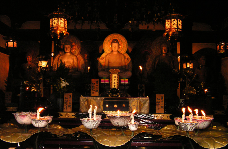 Japan - Osaka - inside the Shitennoji Temple