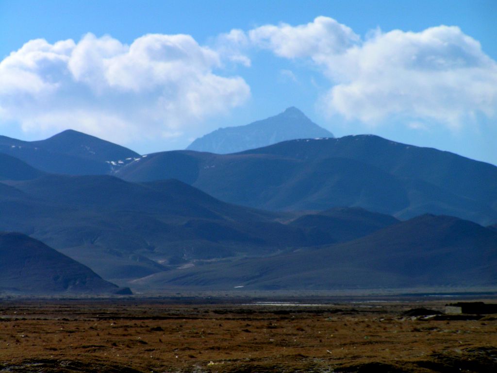 A view of Everest from Tingri (Tibet)