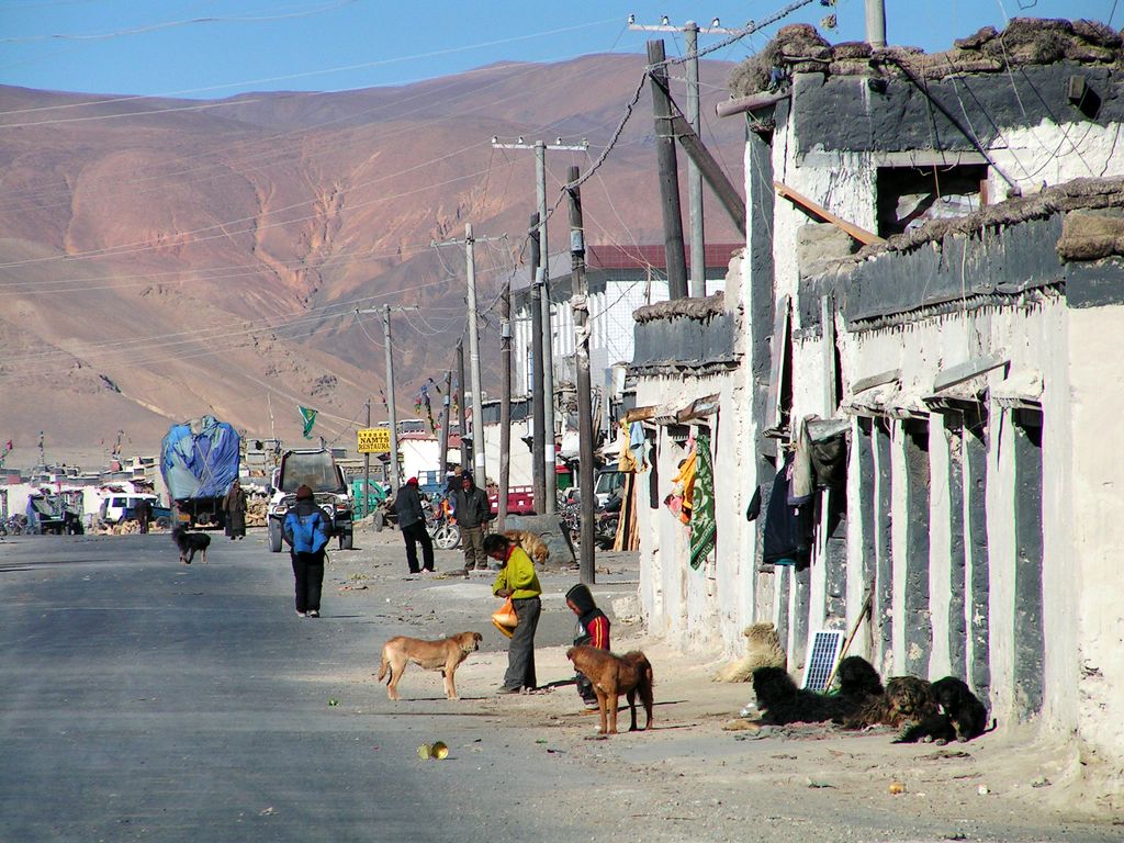 Tibet - Tingri main street