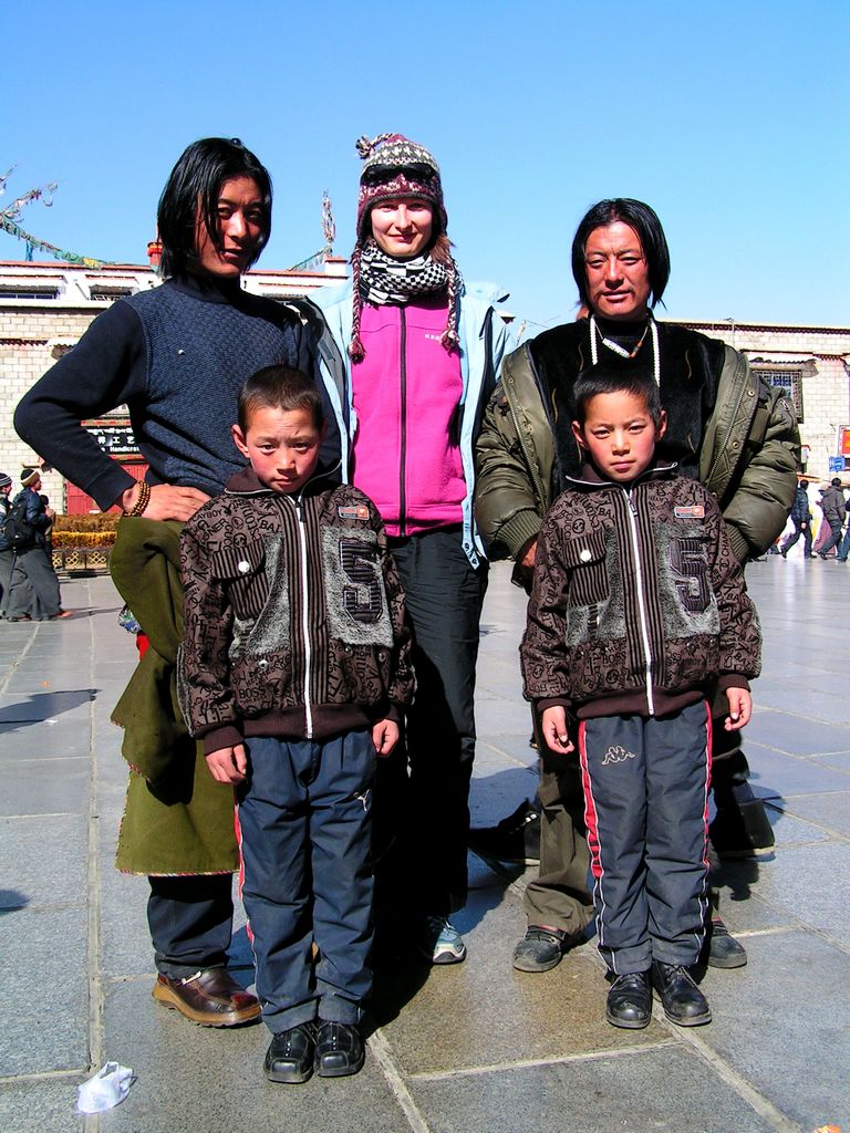 Tibet - Paula with Tibetan people in Lhasa