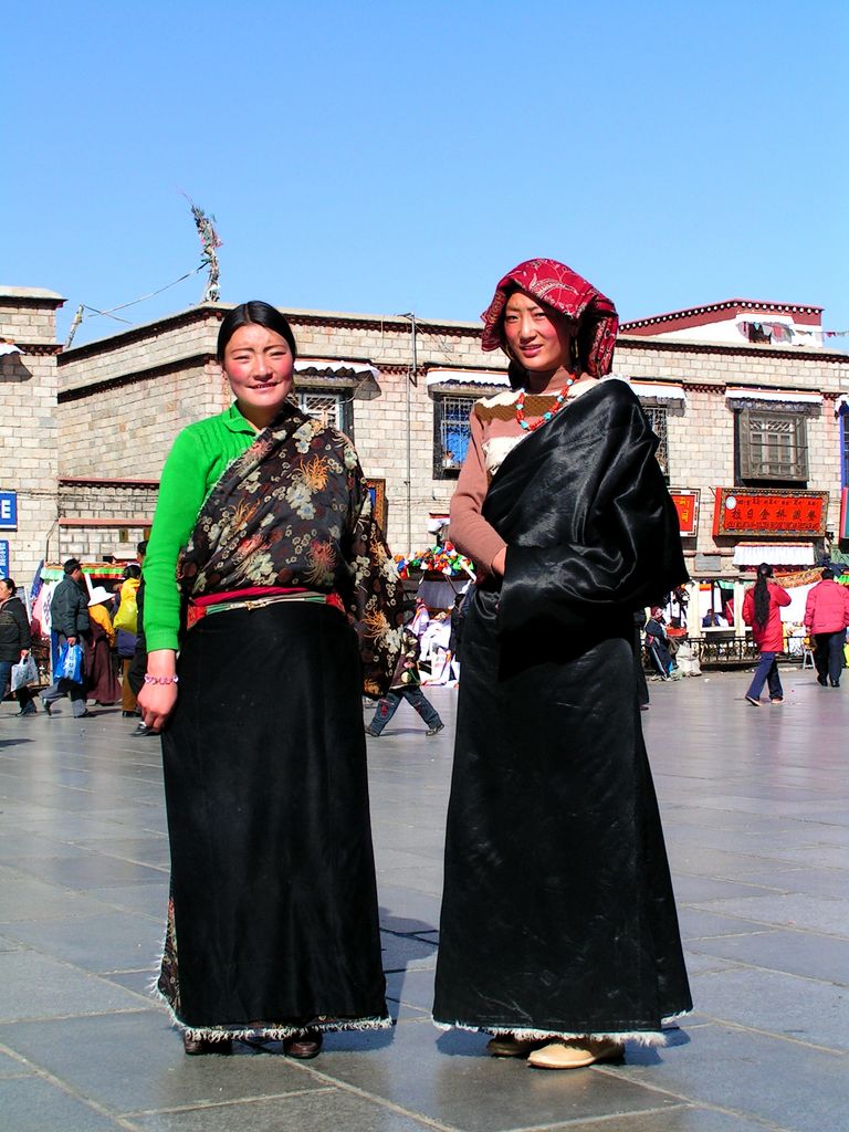 Tibetan girls in Lhasa