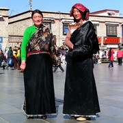 Tibetan girls in Lhasa