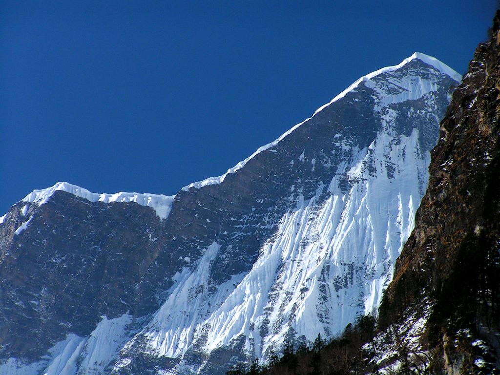 Nepal - trek to Chame 02