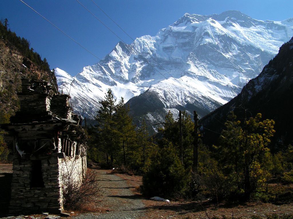 Nepal - trek to Pisang 01