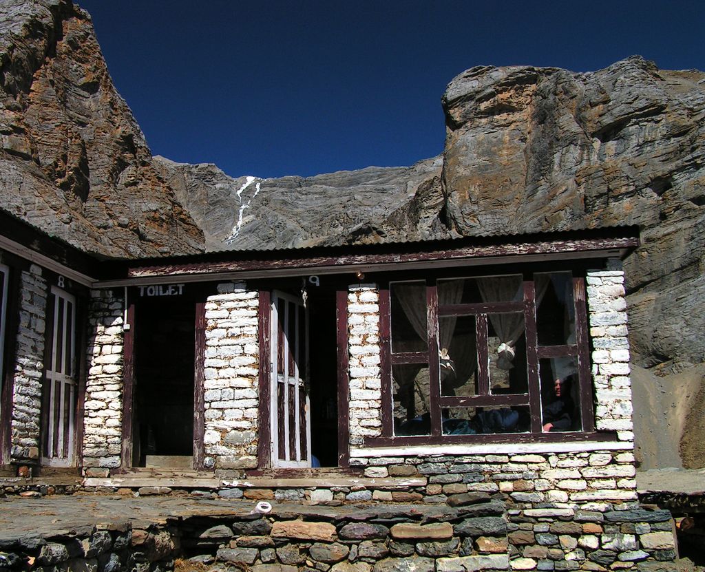 Nepal - a guesthouse in Thorong Phedi