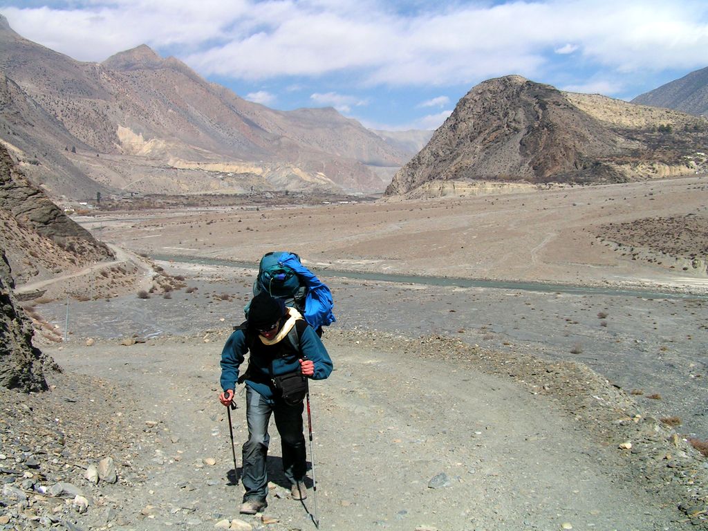 Nepal - trek to Ghasa - Brano against the wind :)