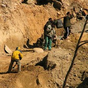 Nepal - road workers on a trek to Tatopani 01