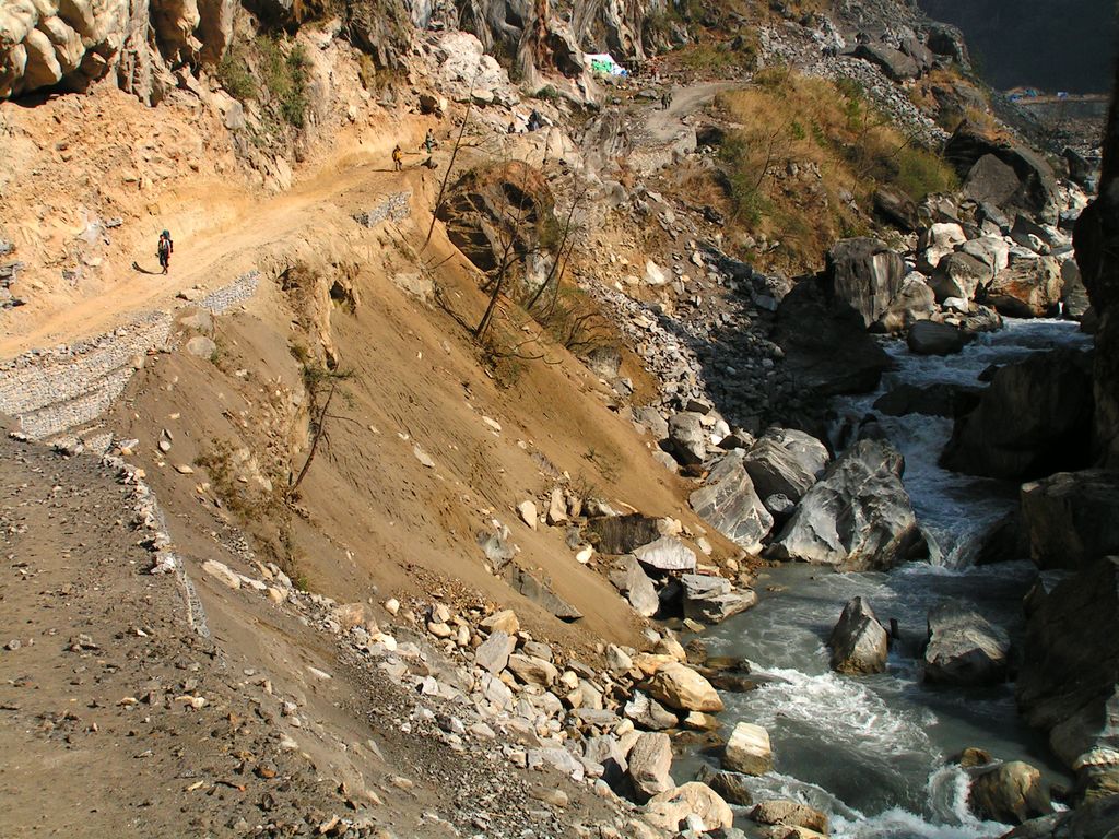 Nepal - road workers on a trek to Tatopani 02