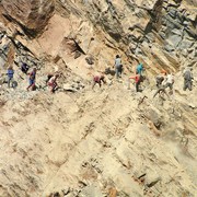 Nepal - road workers - trek to Beni 01