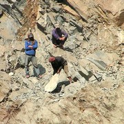 Nepal - road workers - trek to Beni 03