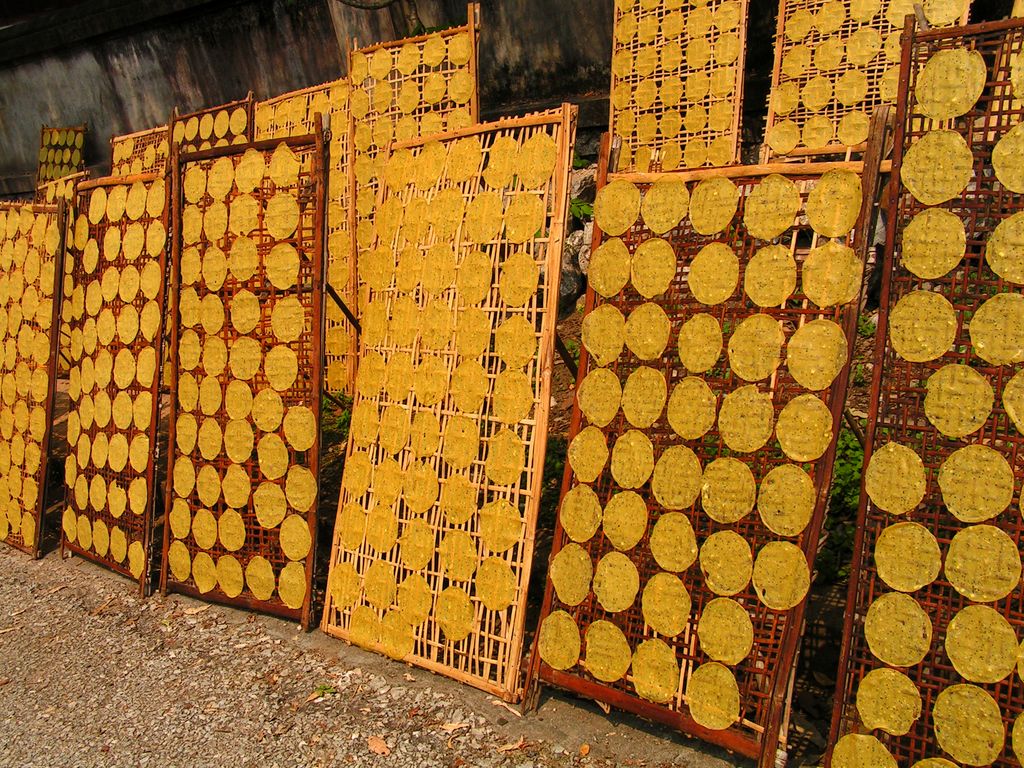 Laos - drying pancakes in Luang Prabang 34