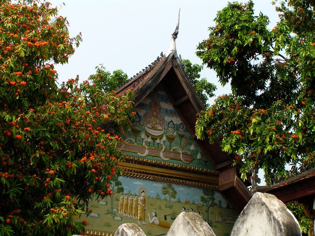 Laos - Luang Prabang temples 40