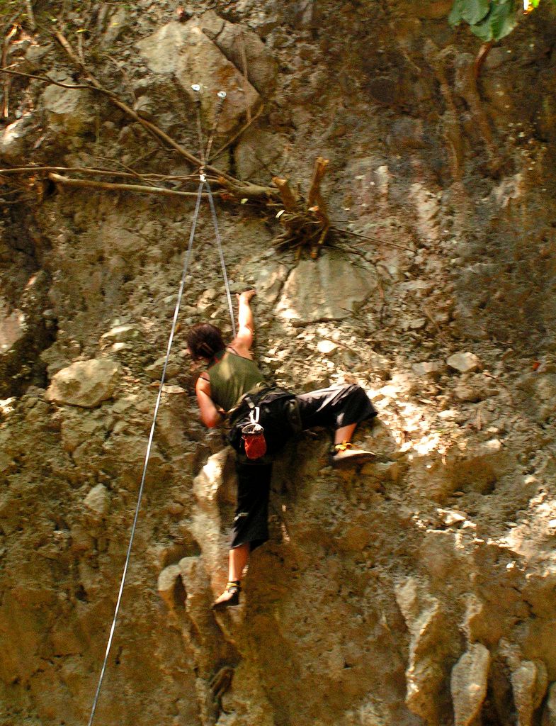 Laos - climbing in Van Vieng 01