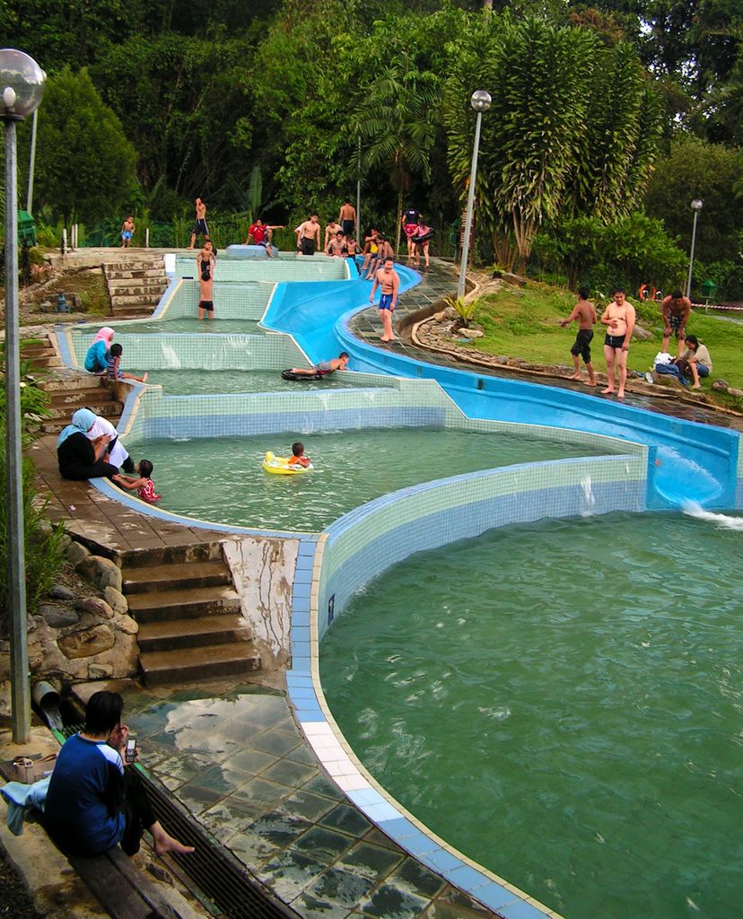 Malaysia - a swimming pool in Borneo 02