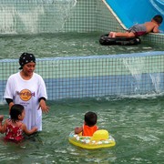 Malaysia - a swimming pool in Borneo 03