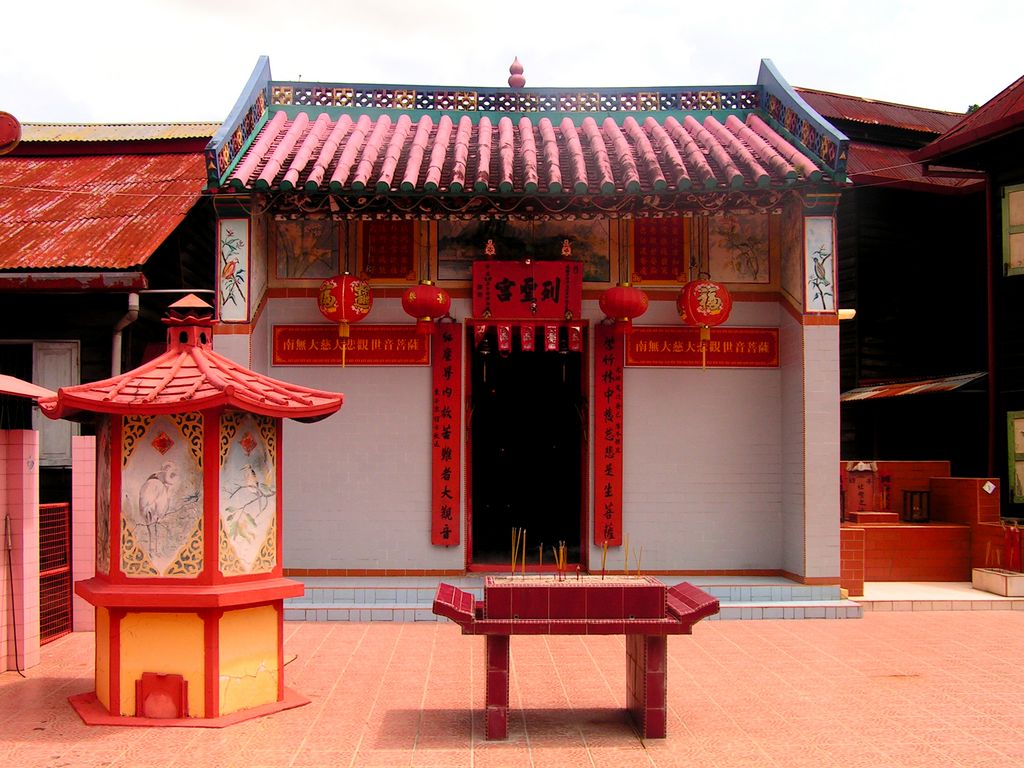 Malaysia - Borneo - a temple in Sandakan