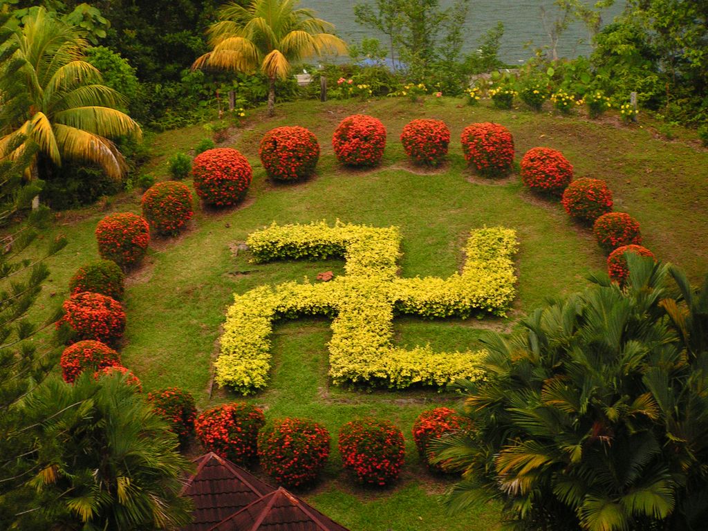 Malaysia - Borneo - a peace sign in Puu Jih Shih Temple