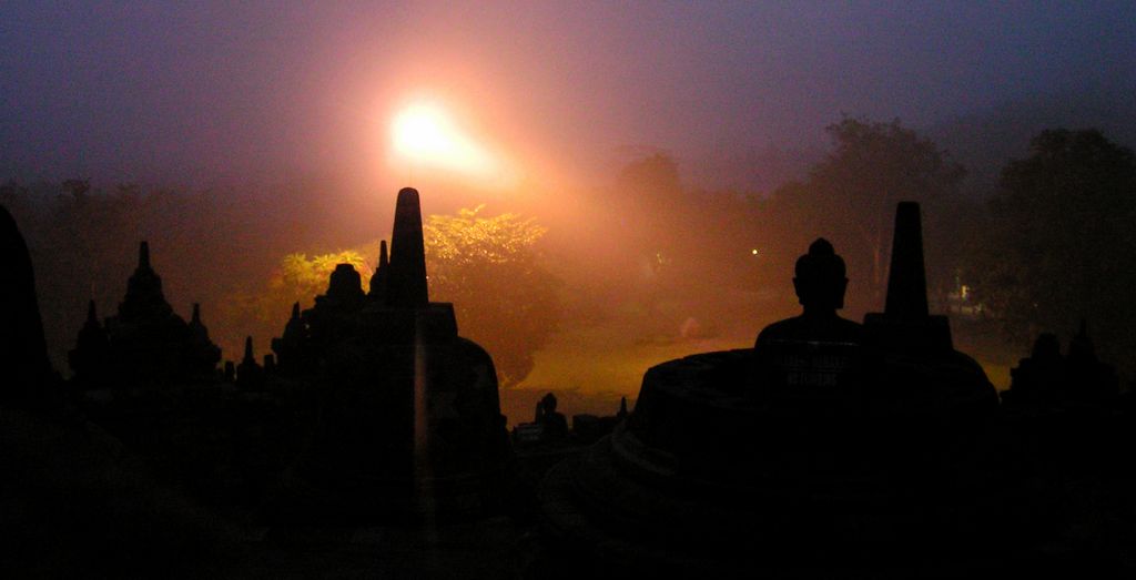 Indonesia - Java - sunrise in Borobudur 01