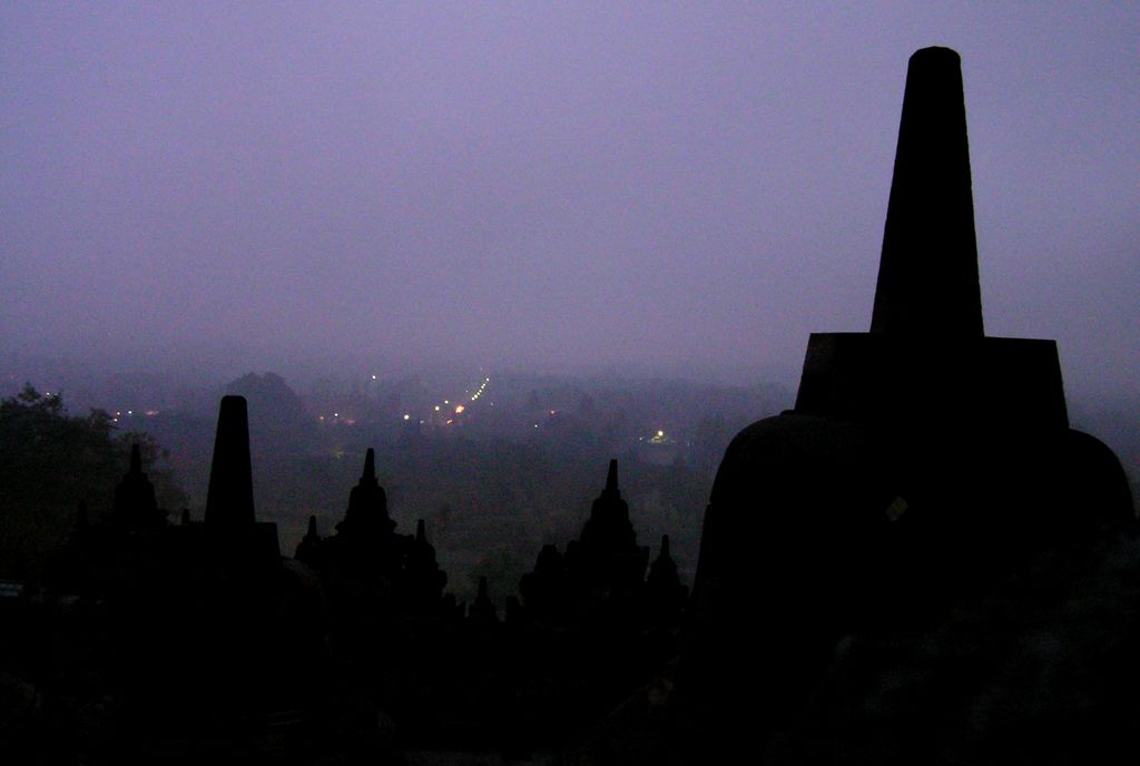 Indonesia - Java - sunrise in Borobudur 02