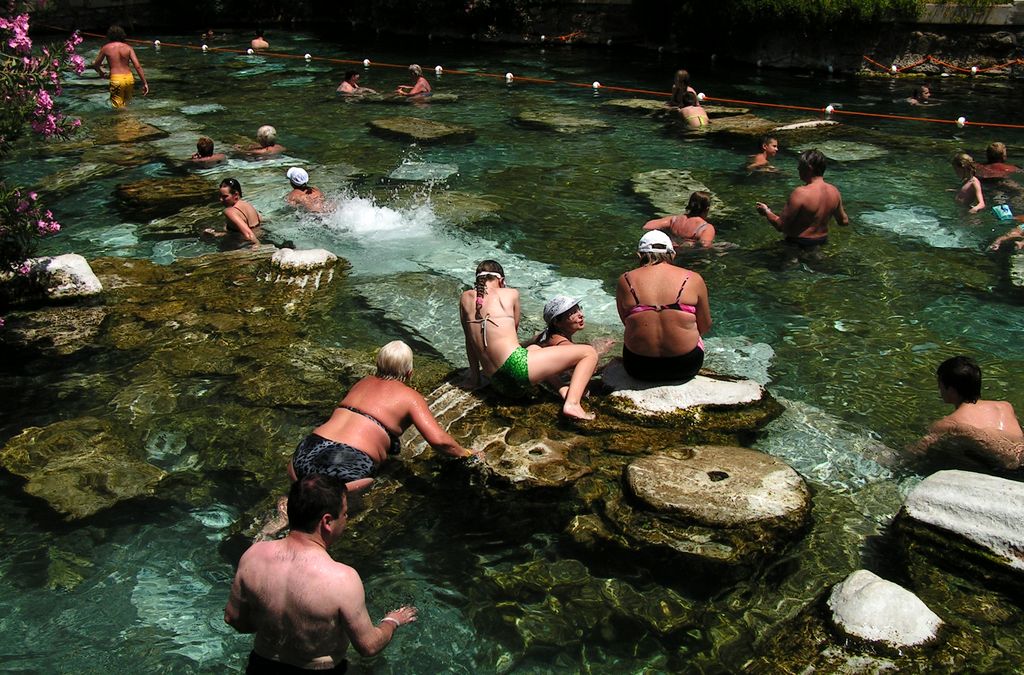 Turkey - a swimming pool in Hierapolis 02