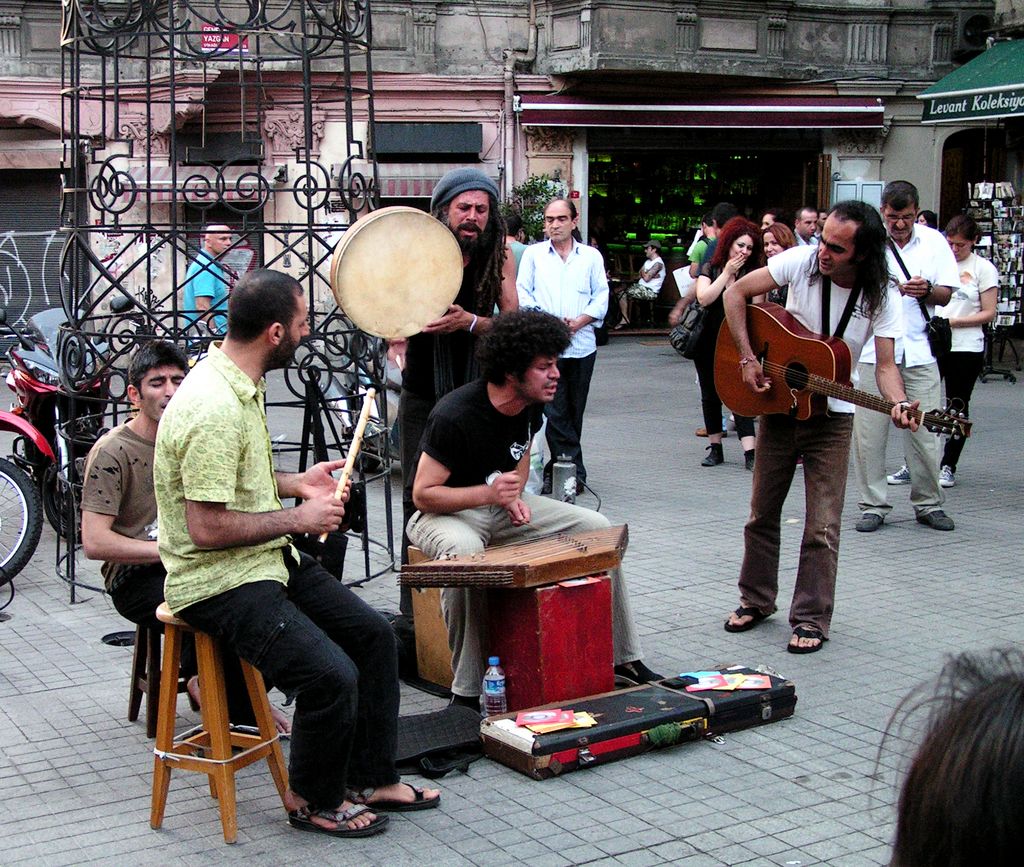 Turkey - street artists in Istanbul