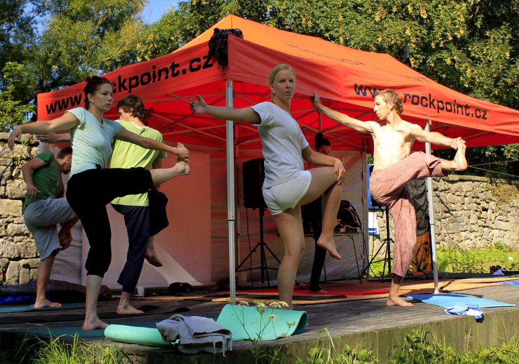 Czechia - Slackline festival - yoga session 01