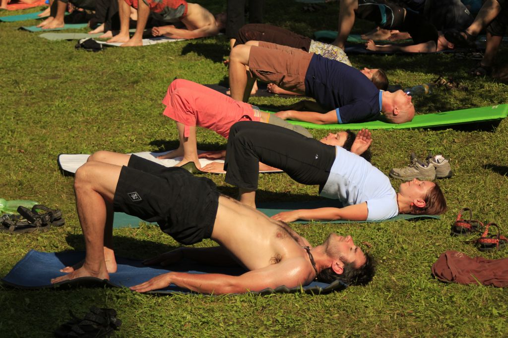 Czechia - Slackline festival - yoga session 12