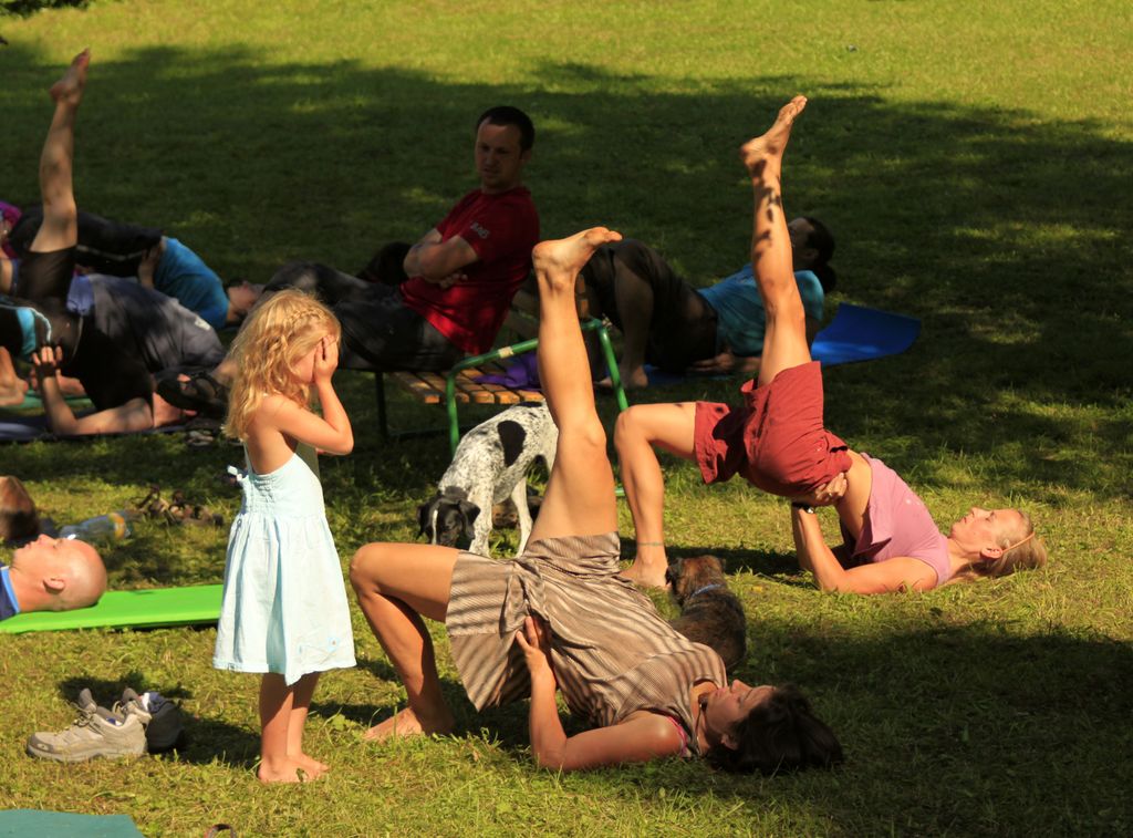 Czechia - Slackline festival - yoga session 13