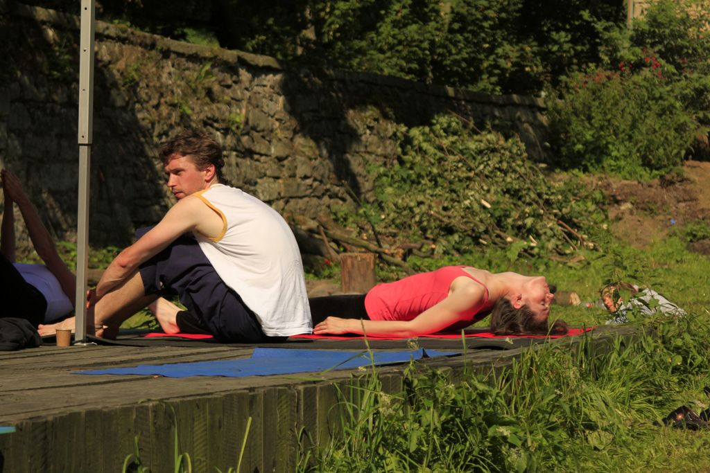 Czechia - Slackline festival - yoga session 15